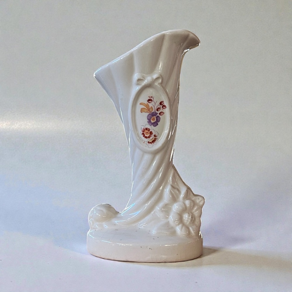 Vintage White Ceramic Cornucopia Bud‎ Vase Floral Cottagecore Romantic Decor